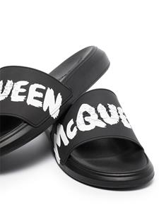 Alexander McQueen Slippers met logo - Zwart