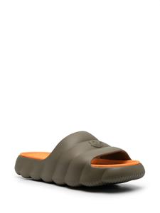 Moncler Lilo slippers met imitatie voering - Groen