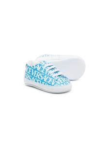 Versace Kids Sneakers met logoprint - Blauw