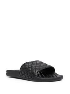 APL: ATHLETIC PROPULSION LABS Lusso gewatteerde slippers - Zwart
