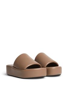 Balenciaga Rise slippers met plateauzool - Beige