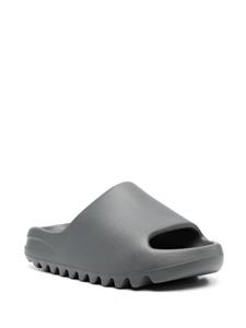 Adidas Yeezy Slippers met ronde neus - Grijs