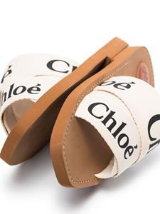 Chloé Woody slippers met logo - Wit