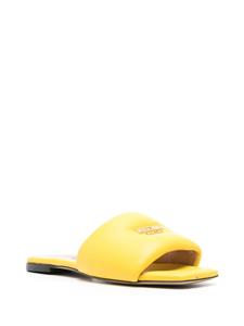Moschino Leren sandalen met logoplakkaat - Geel