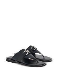 Ferragamo Gancini-plaque leather sandals - Zwart