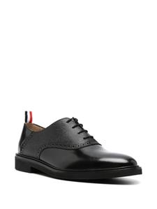 Thom Browne Leren brogues met logo label - Zwart