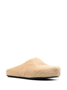 Marni Fussbett Sabot slippers met kalfshaar - Beige