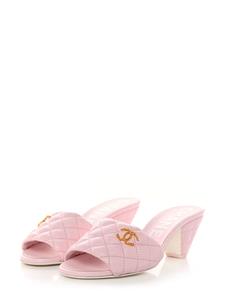 CHANEL Pre-Owned CC diamond-quilted sandals - Roze