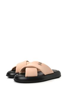 CHANEL Pre-Owned CC criss-cross pool slides - Beige