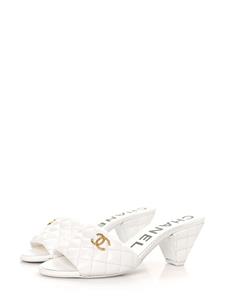 CHANEL Pre-Owned CC diamond-quilted sandals - Wit