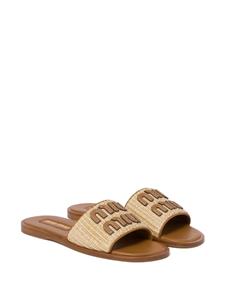 Miu Miu Raffia slippers met logopatch - F0018 NEUTRAL