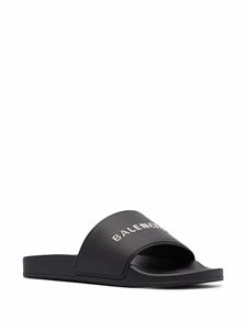 Balenciaga Badslippers met logoprint - Zwart