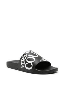 Versace Jeans Couture Shelly slippers met logo-reliëf - Zwart
