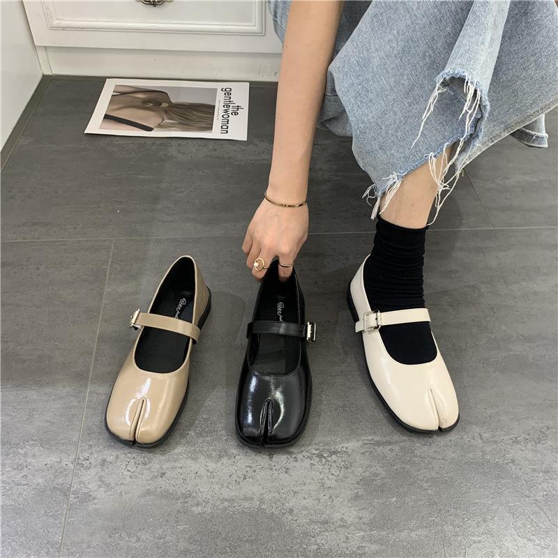 Finshoes Women Flat Women's Square Toe Retro Single Shoes One Word Buckle Shallow Mouth Mary Jane Shoes Split Toe Shoes Sandals