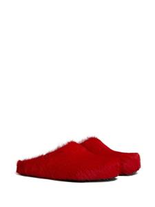 Marni Fussbett Sabot slippers met kalfshaar - Rood