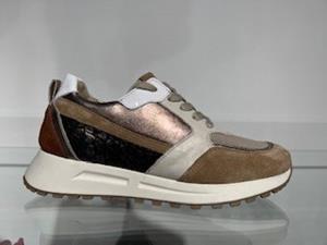 AQA Sneaker