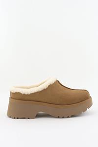 UGG sloffen New Heights Cozy Clog met dubbele naden chesnut