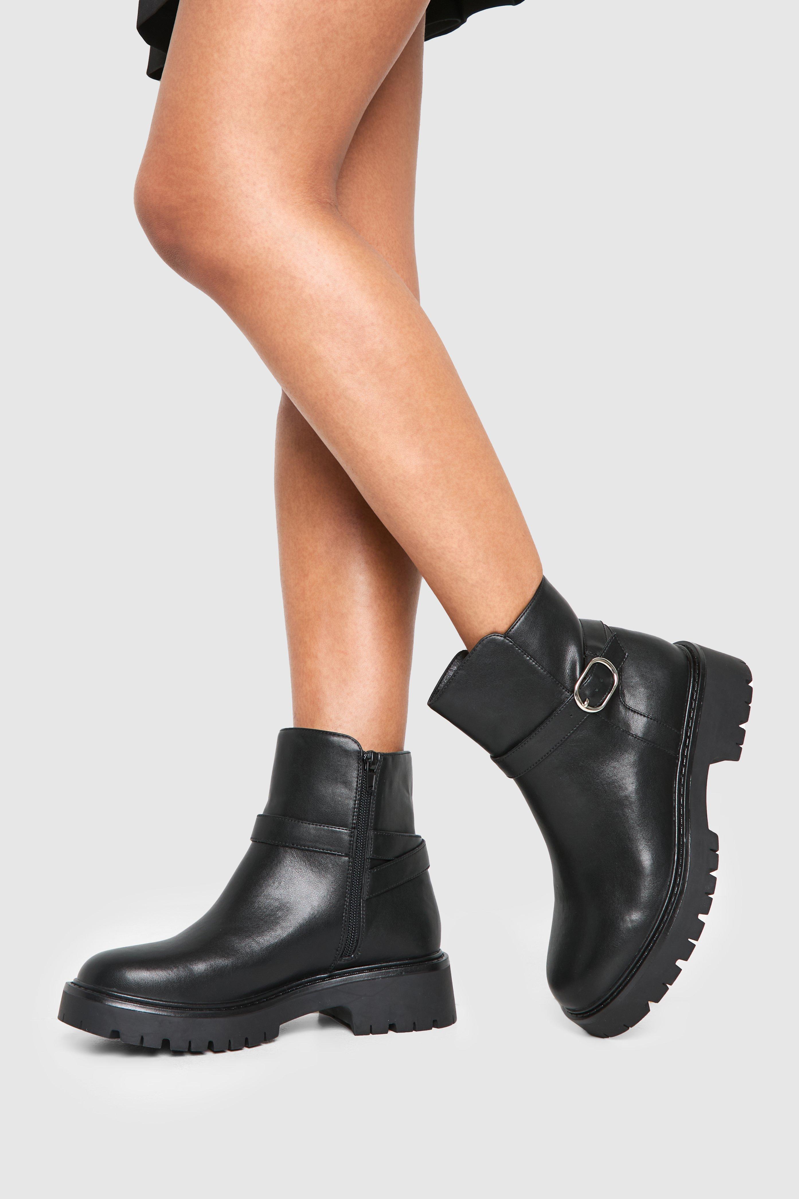 Boohoo Brede Stevige Chelsea Boots Met Gesp Detail, Black