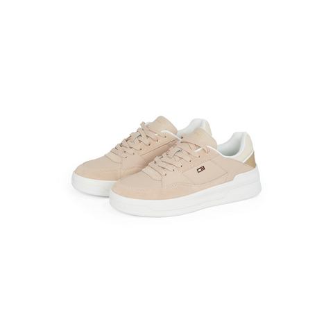 Tommy Hilfiger Plateausneakers ESSENT BASKET SNEAKER METALLIC vrijetijdsschoen, lage schoen, veterschoen met zijlogo-vlag