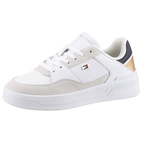 Tommy Hilfiger Plateausneakers ESSENT BASKET SNEAKER METALLIC vrijetijdsschoen, lage schoen, veterschoen met zijlogo-vlag