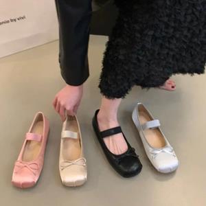Best Shoe Boutique Dames Flats Mode Klassieke Zijden Balletschoenen Dames Lente Vintage Satijnen Zilveren Mary Jane Schoenen Dames Elegante Valentijnsschoenen 35 abrikoos
