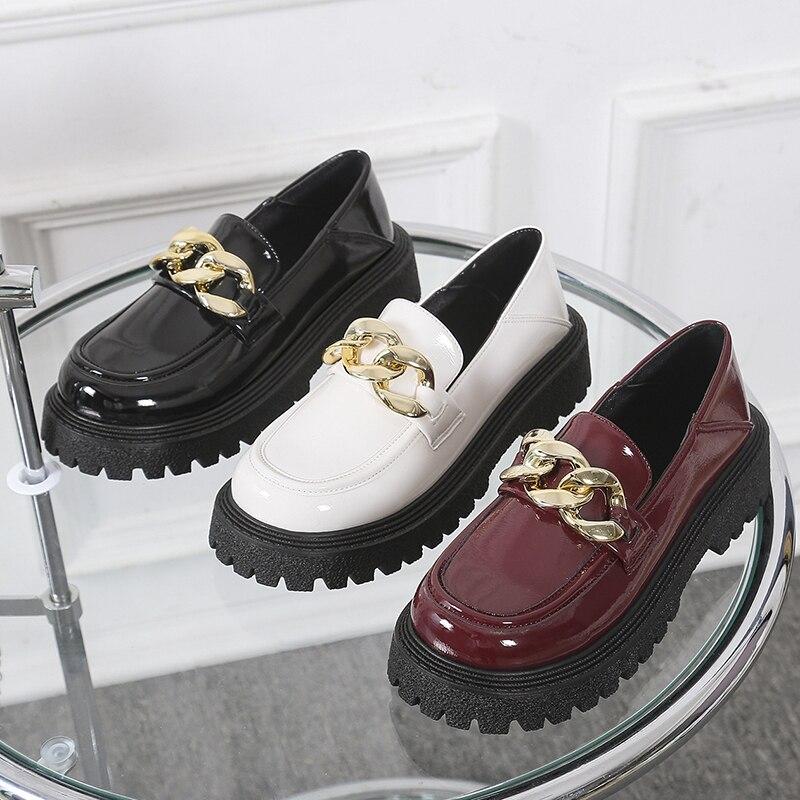 Finshoes Lakleer dikke loafers dames platformschoenen ronde neus dames flats metalen ketting slip op handgemaakte schoenen vrouw flats 40 wijnrode kleur