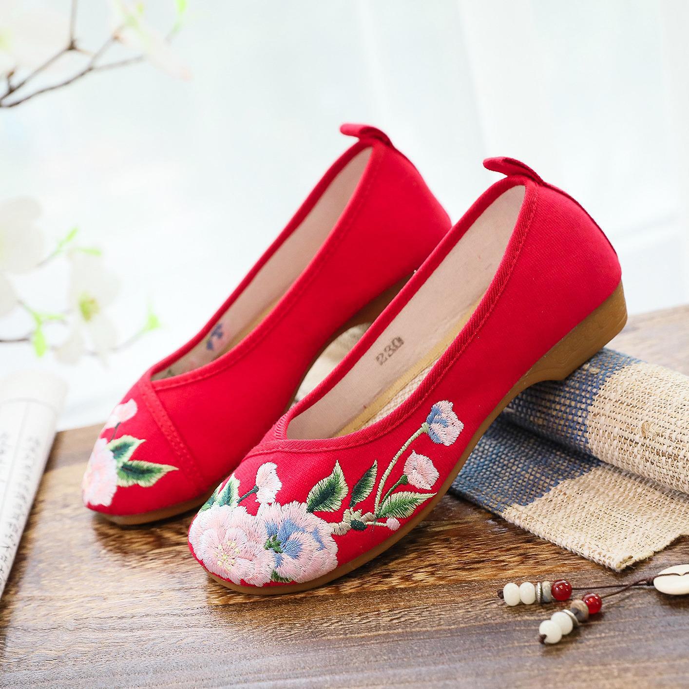 Shoes Arena Etnische damesschoenen met geborduurde stoffen zolen van runderhuid, lage hakken en ondiepe neus. Perfect voor de lente en herfst. 36