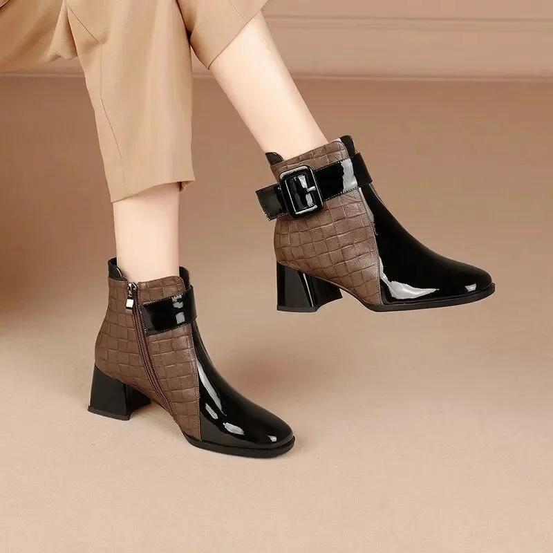 Framont Fashion House 2024 Hot Sell Nieuwe Vrouwen Enkellaarsjes Dikke Hakken Platform Korte Laarzen Mode HerfstNieuwe Vrouwelijke Schoenen Retro Riem Gesp Werkschoen 35 zwart