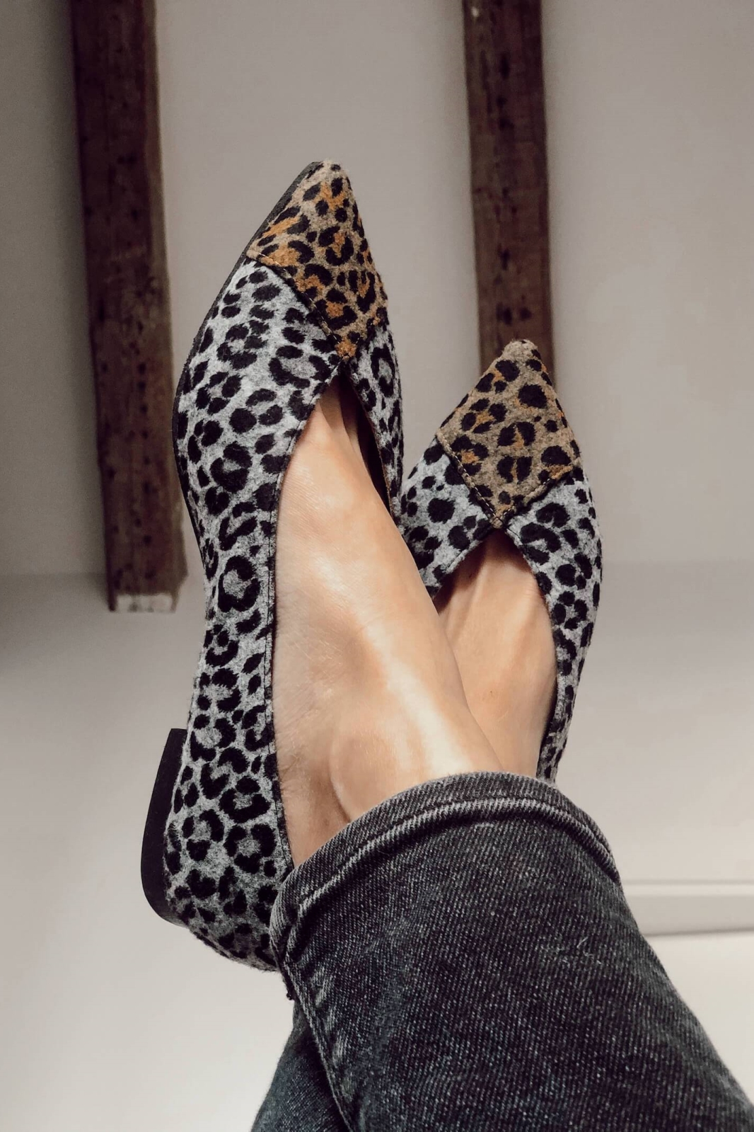 Momoc Damen vegan Ballerinas Leopard Grau