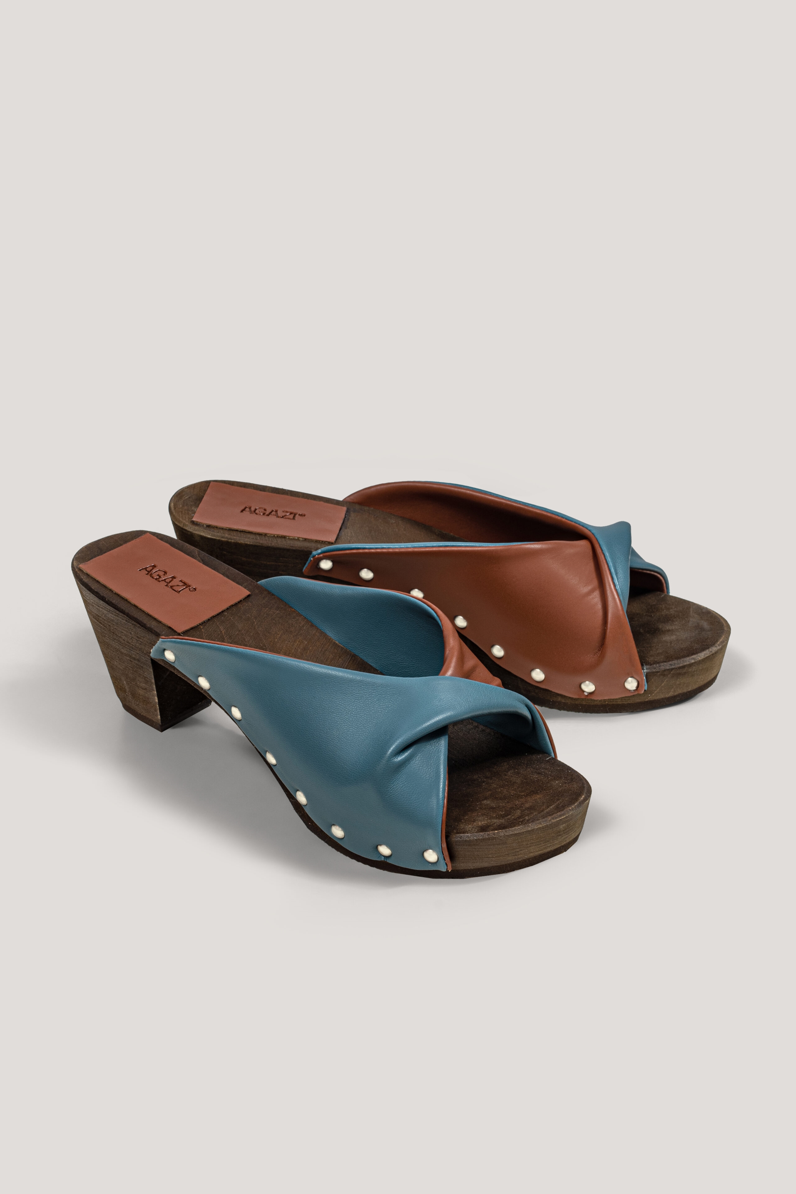 AGAZI Damen vegan Clogs All That She Wants! Blau Und Karamellbraun