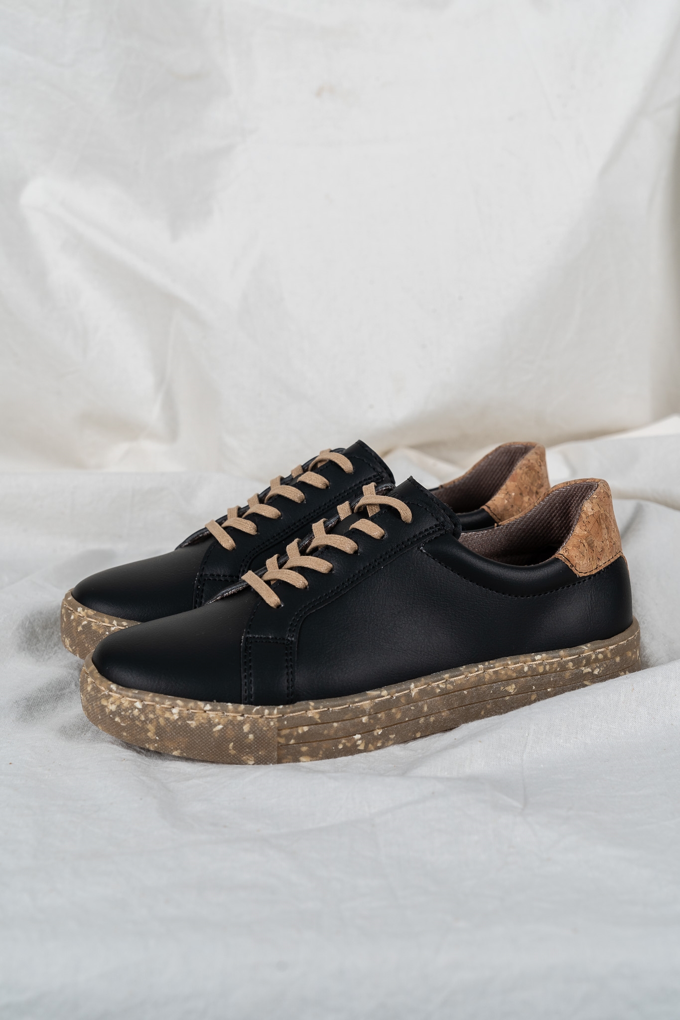 AGAZI Damen vegan Sneaker Dori Schwarz