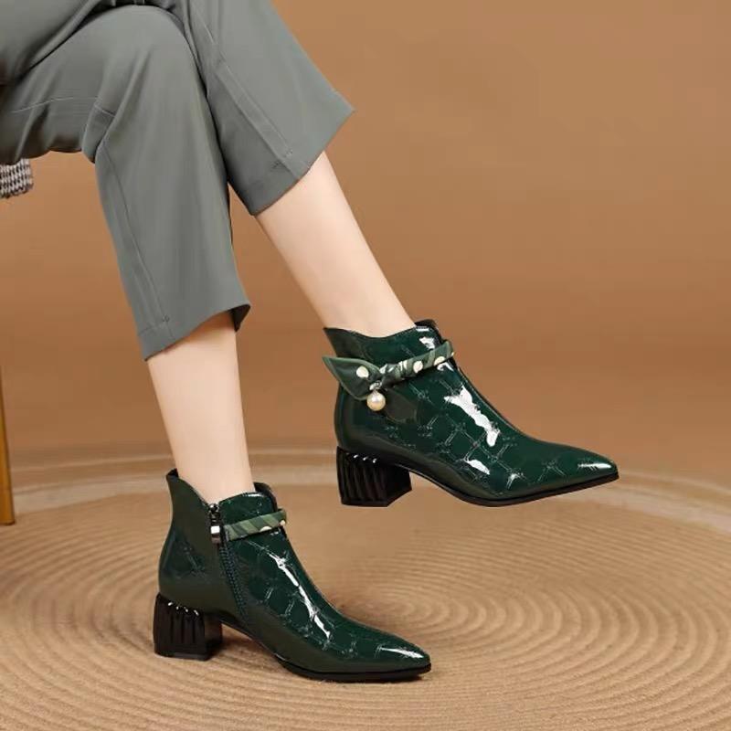 Chic Steps mode 2024 Nieuwe mode Patent leren dames instappers reliëf bloem korte laarzen parel winter zijtrek puntige neus 40 groen
