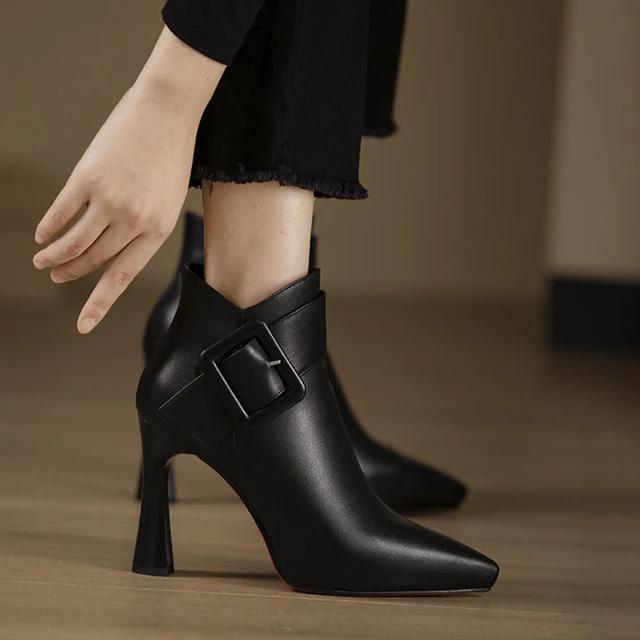 LEOSOXS Vrouwen Elegante Hoge Hakken Enkellaarsjes 2024 Lente Riem Gesp Pu Leer Korte Laarzen Vrouw Plus Maat 43 Dunne hakken Feestschoenen 40 zwart