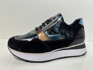Footnotes Sneaker