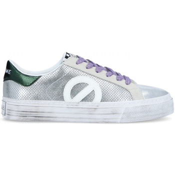 No Name Sneakers  Strike side