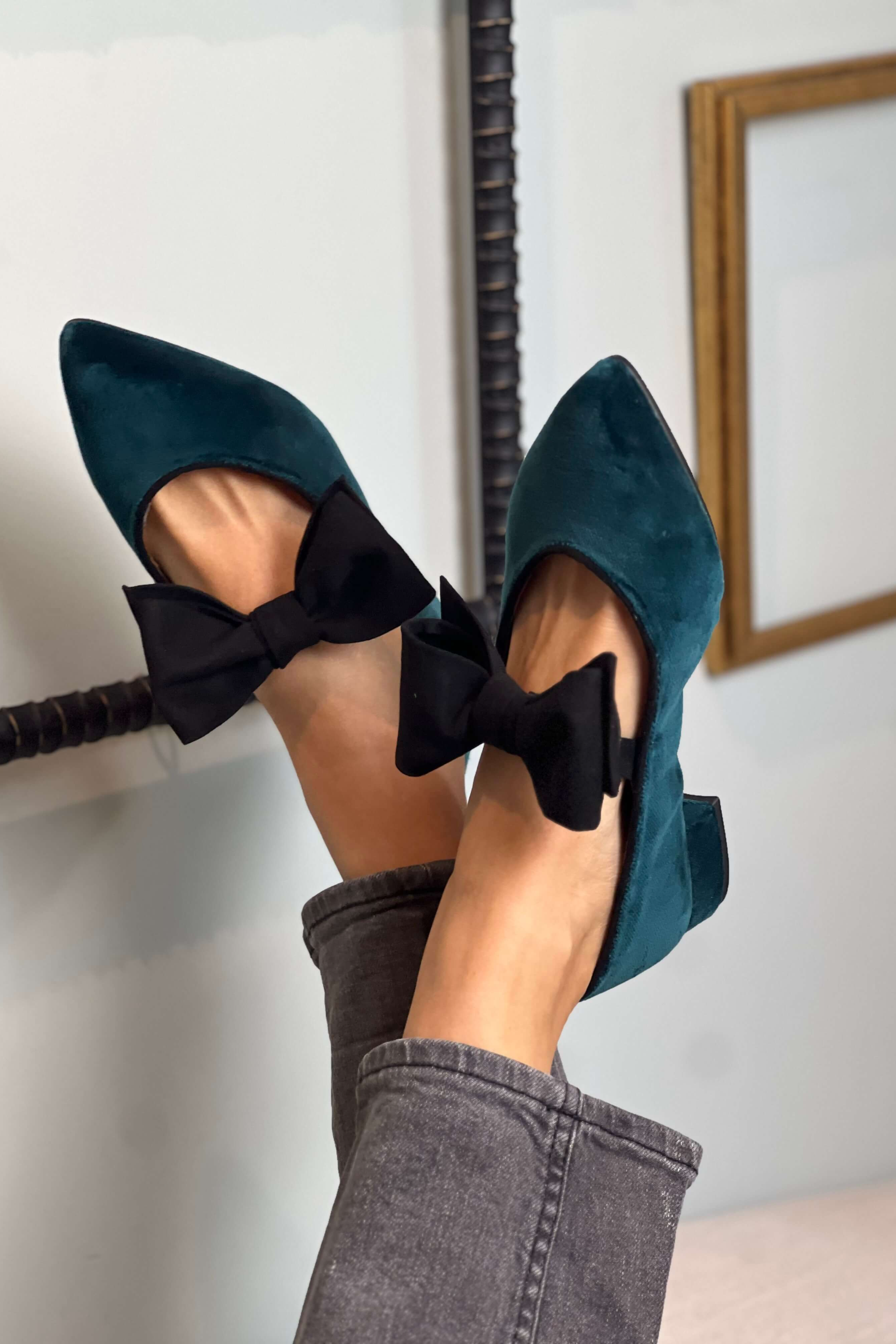 Momoc Damen vegan Ballet Flats Lucrecia GrÃ¼n Veganer Samt