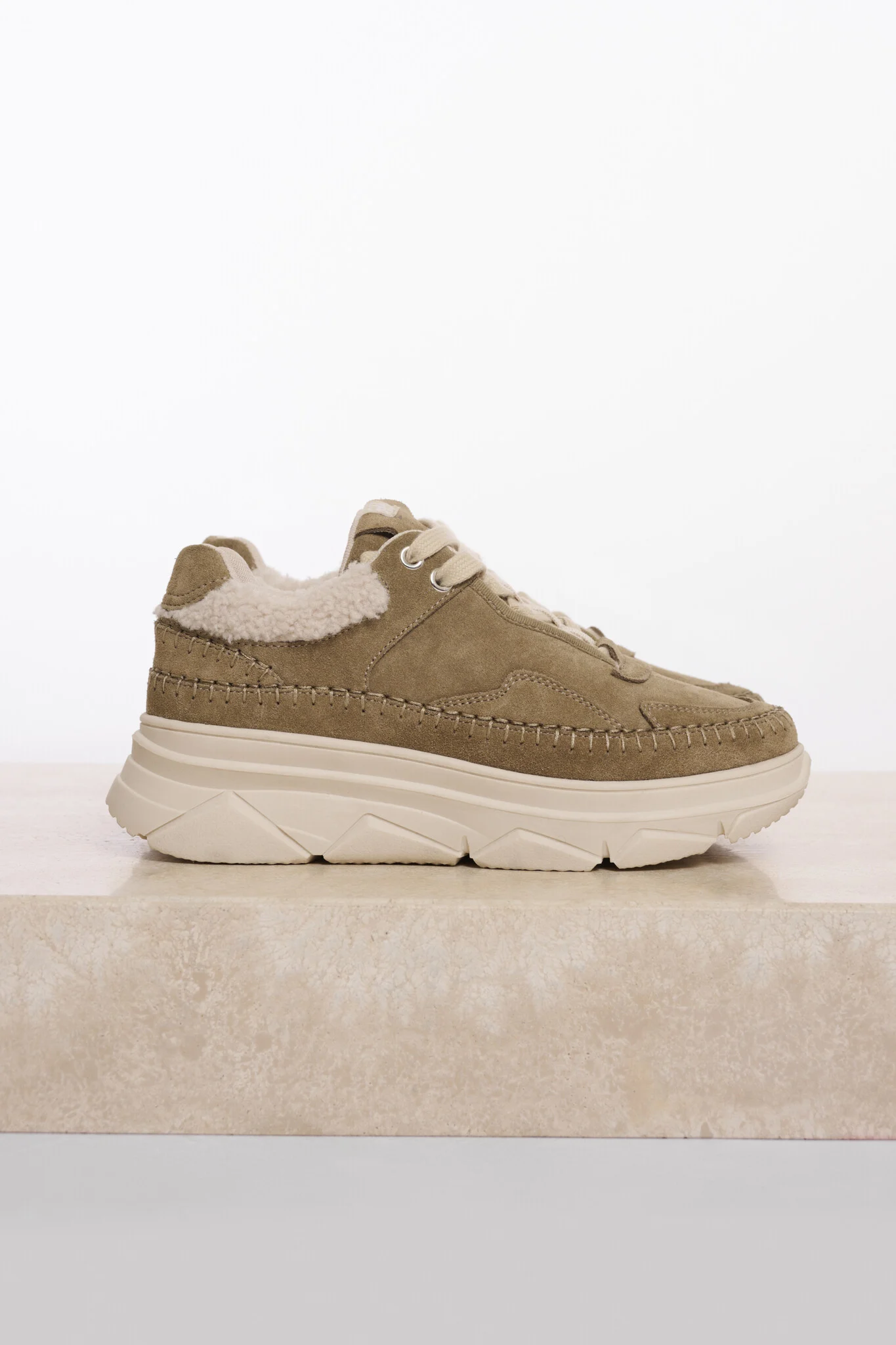 Rino & Pelle Willa.1002511 rino en pelle sneaker with stitching details olive