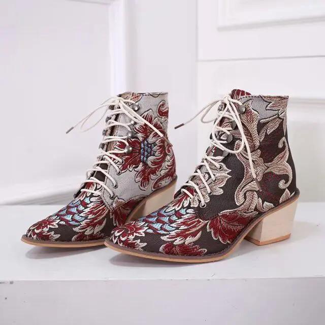 ComfortStep Hub Puntige neus Borduurwerk Etnische Laarzen Dames Lage Hak Pumps Platform Rode Laarzen Moderne Designer Laarzen Plus Size Banket Dames Schoenen 39