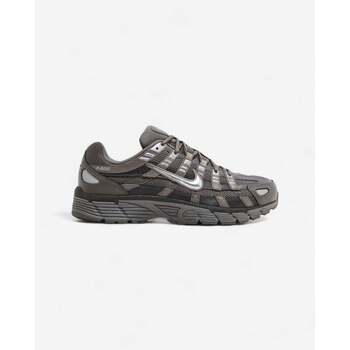 Nike Lage Sneakers  P-6000 Cave Stone Medium Ash Flat Pewter Metallic Silver
