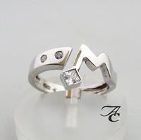 Atelier Christian Ring met witte zirkonia wit goud