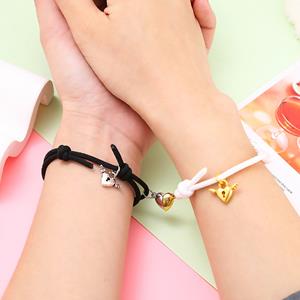 SaraMart Alloy love magnet attracts lovers bracelet, a pair of men's and women's hand straps