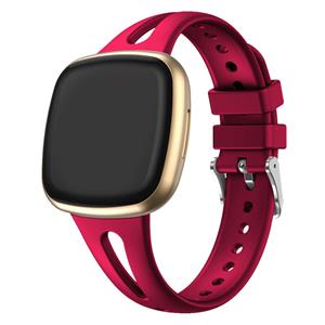 Strap-it Fitbit Versa 4 luxe siliconen bandje (rosé-rood)