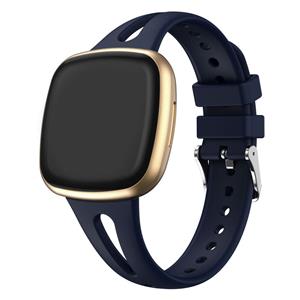 Strap-it Fitbit Versa 4 luxe siliconen bandje (donkerblauw)