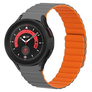 Strap-it Samsung Galaxy Watch 5 Pro magnetisch siliconen bandje (grijs/oranje)