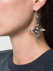 Blumarine floral-cross drop earrings - Grijs