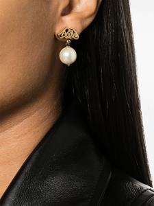 Alexander McQueen logo-engraved drop earrings - Goud