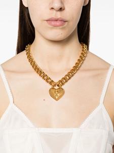 Moschino logo-embossed heart-pendant necklace - Goud