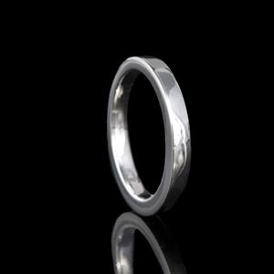 Ring in zilver 3mm breed met gesloten askamer