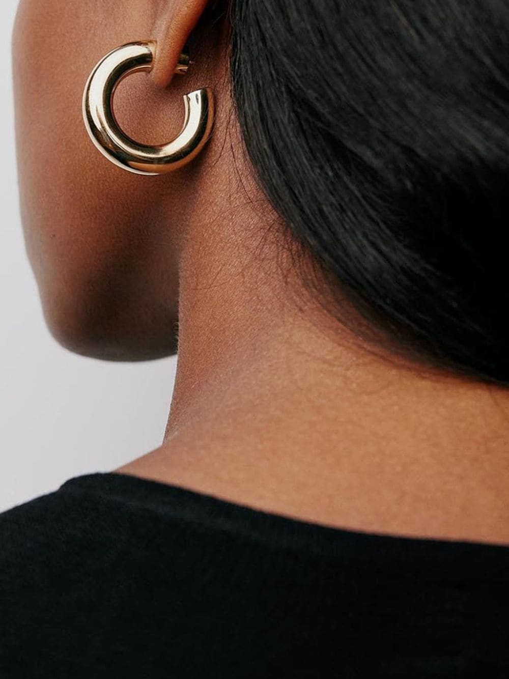Jennifer Fisher Jamma huggie hoop earrings - Goud