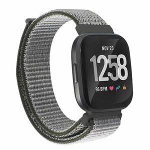 Strap-it Fitbit Versa 2 nylon bandje (olijfgroen)